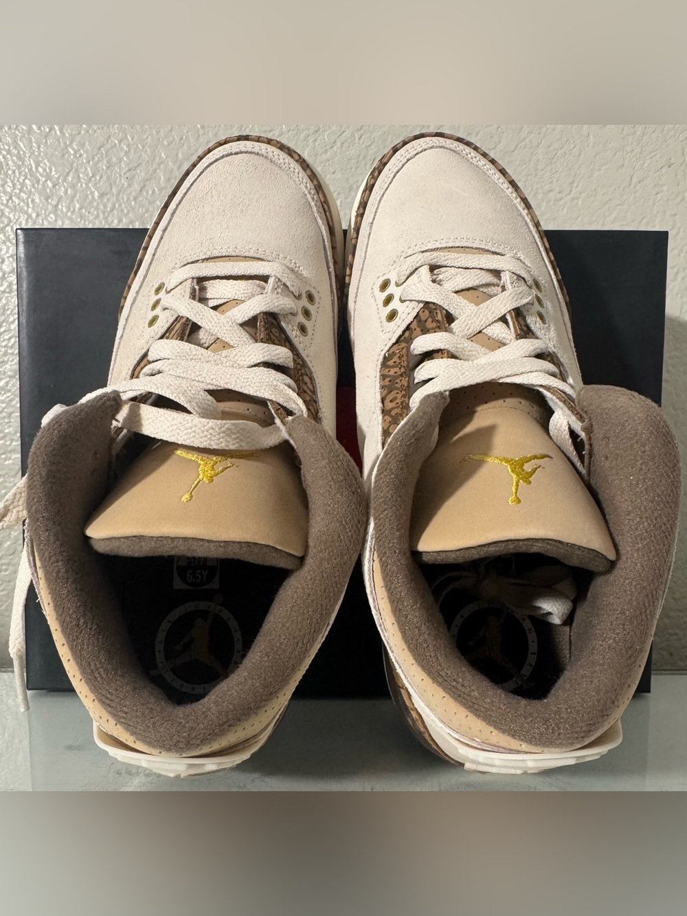 Youth Nike Air Jordan 3 Retro in Orewood Brown / Metallic Gold in Size 6.5 - Picture 3 of 5